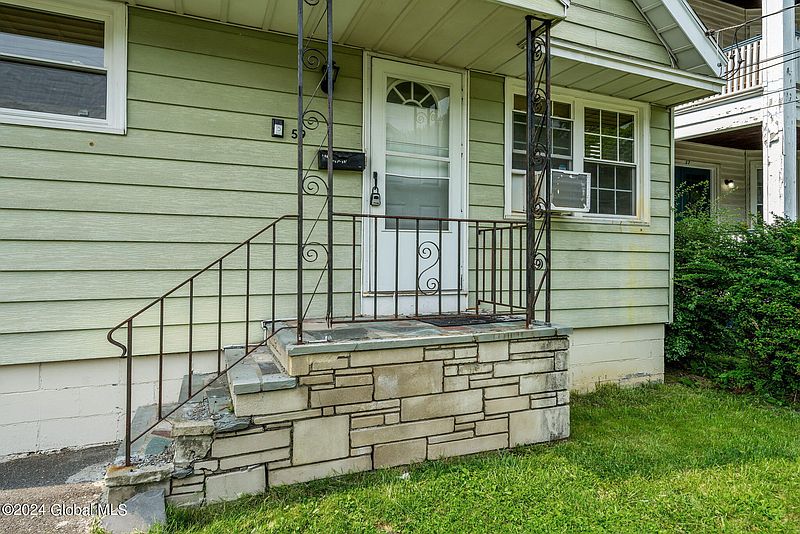 4th image of 59 Pinewood Avenue