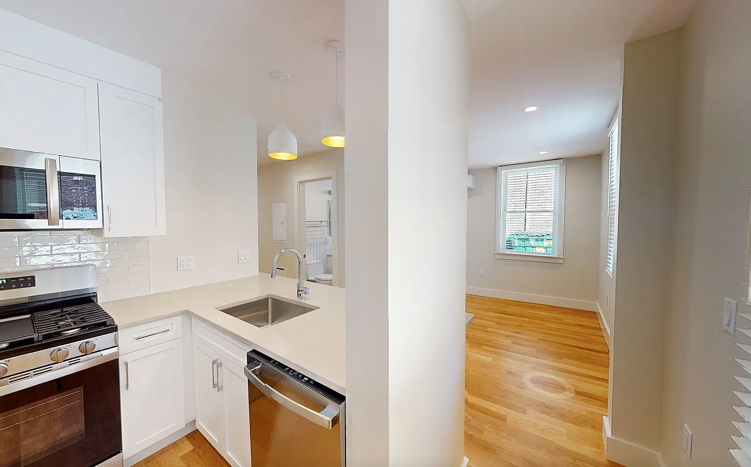 2 bed, 747 sqft, $3,300 — Photo 2