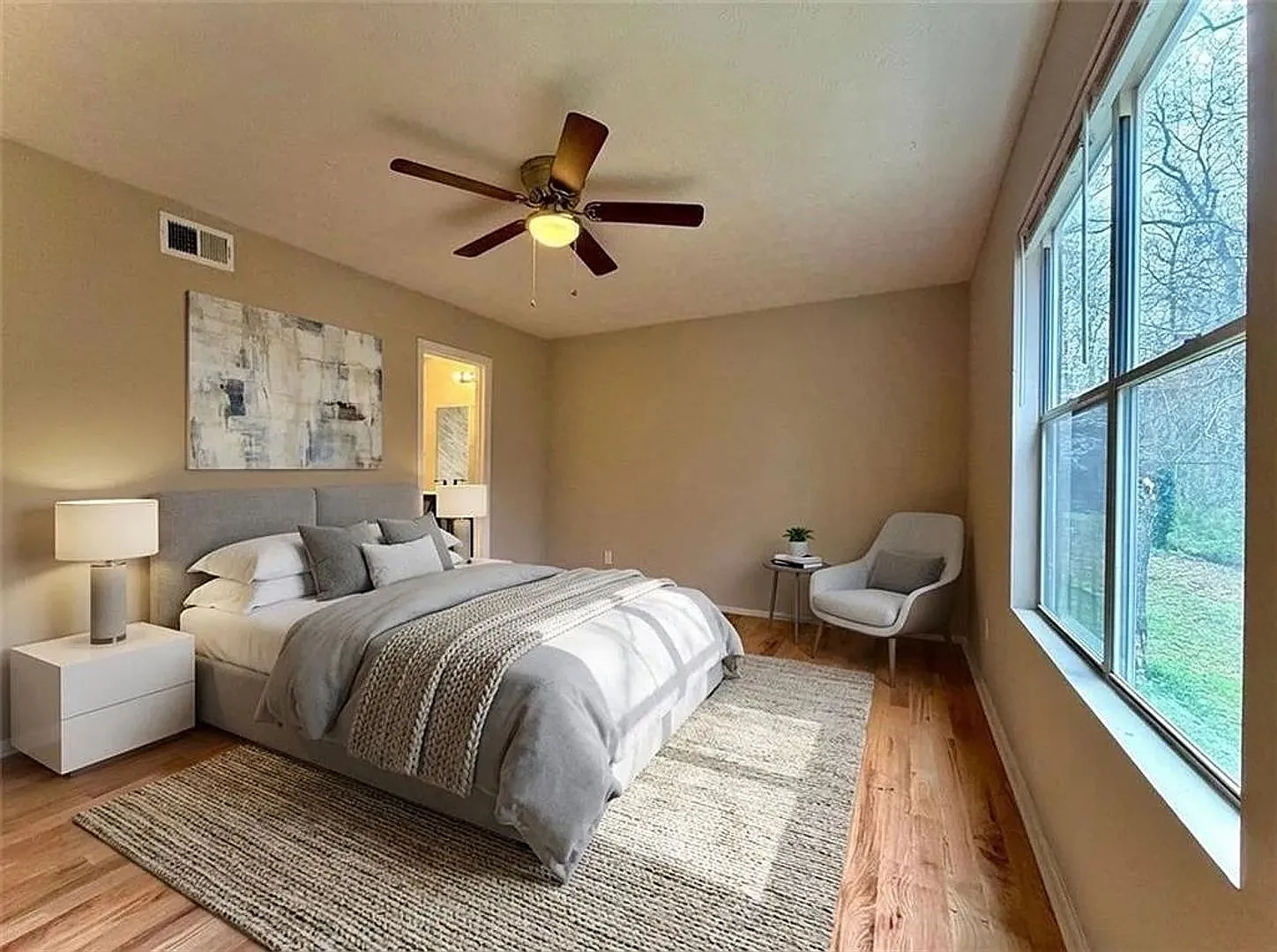 Room in 4 Bedroom Home in Decatur — Photo 4
