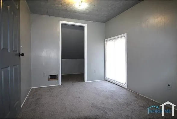 627 Bronson Ave — Photo 13