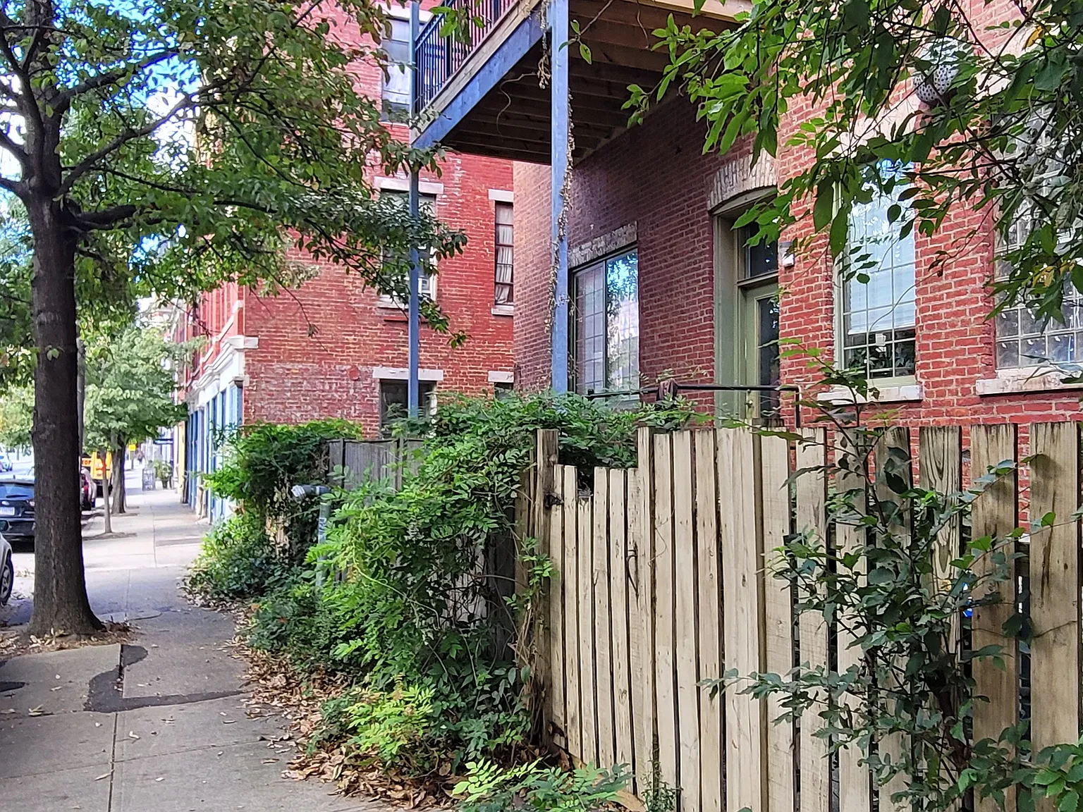 1 bed, 1400 sqft, $1,200 — Photo 2