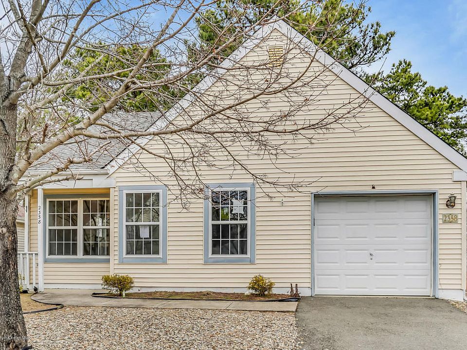 1st image of 2358 Mount Hood Ln