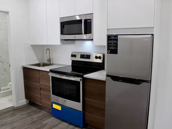 590 Main St E #1, Hamilton, ON L8M 1J6