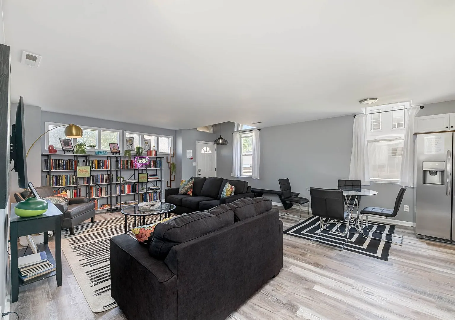 Funky Firehouse Renovated into Modern 2 BDR/1 Bath — Photo 4