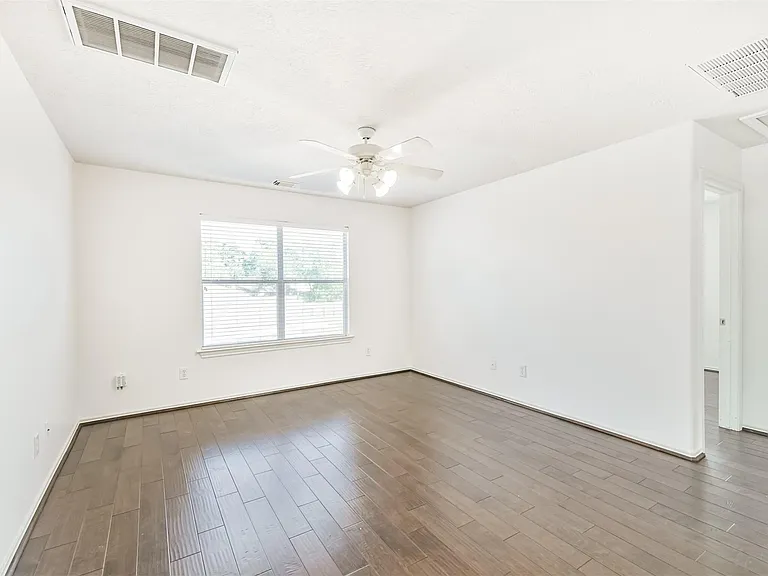 2507 Liza Ct — Photo 24