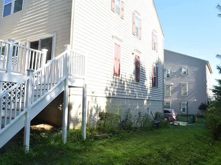 3224 Vogel Rd — Photo 42