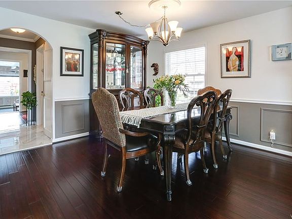 5th image of 1580 Colvin Blvd