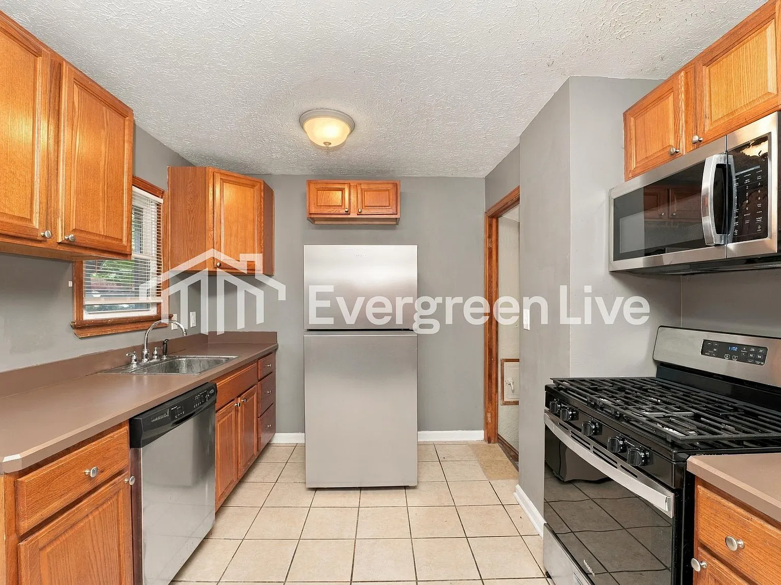 3 bed, 1.0 bath, 1200 sqft, $1,495 — Photo 4