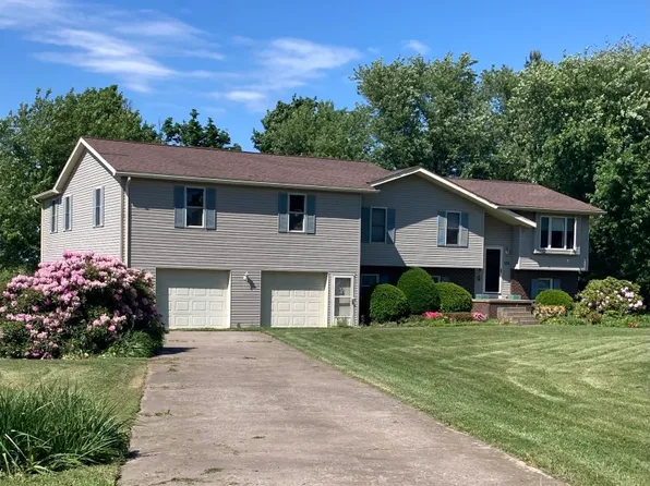 1909 Lola Ln, North East, PA 16428