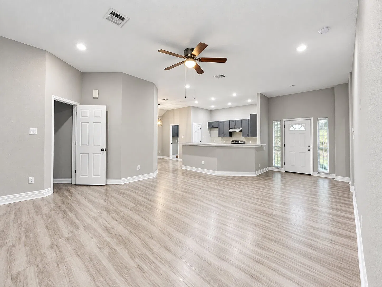 4 bed, 2036 sqft, $2,000 — Photo 3