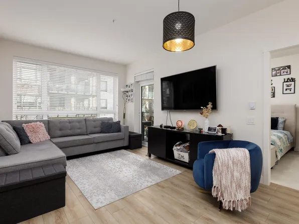 721 Anskar Ct #216, Coquitlam, BC V3J 4J2
