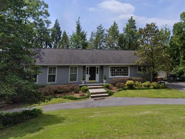 121 Sunset Cir, Lookout Mountain, TN 37350