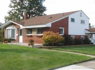 20425 Martin Rd, Saint Clair Shores, MI 48081