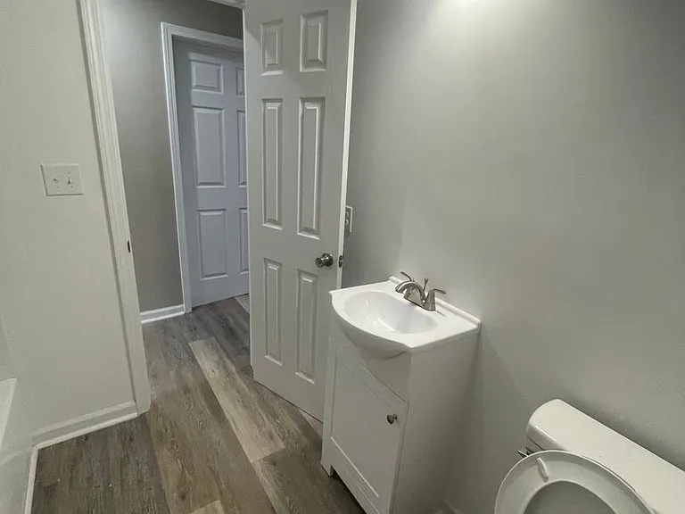 303 Freeman St SE — Photo 9