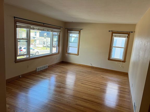 5th image of 345 W Park St