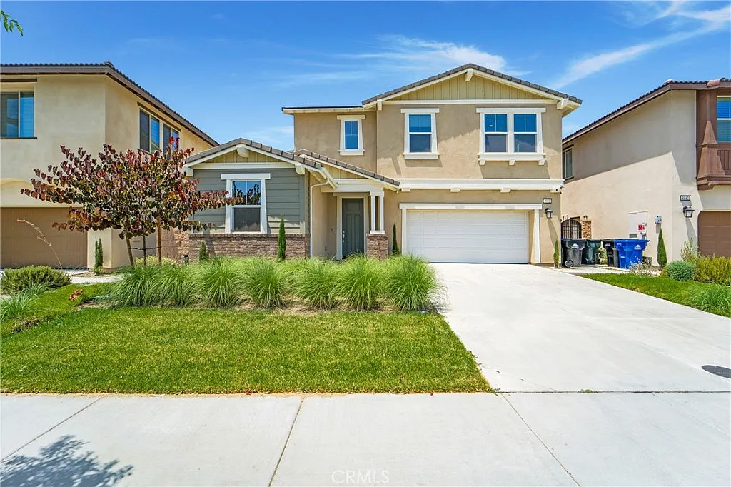 4 bed, 2449 sqft, $3,800 — Photo 1