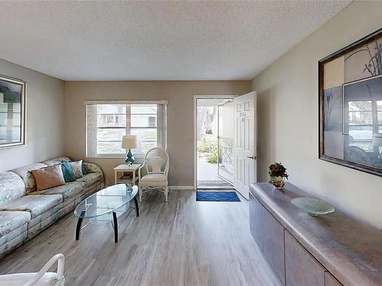 8430 SW 90th Ln #D — Photo 3