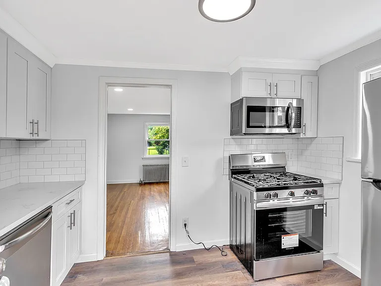 401 Sanford Ave — Photo 22