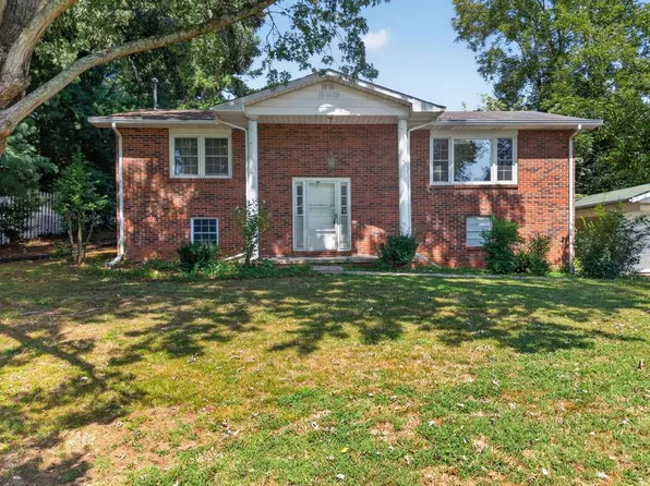 306 E 4th St, Livingston, TN 38570