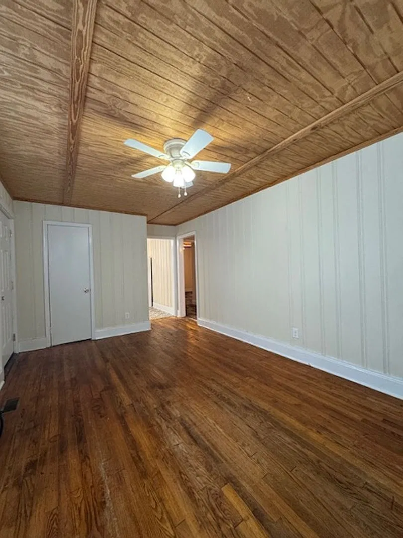 409 Linwood Ave — Photo 2