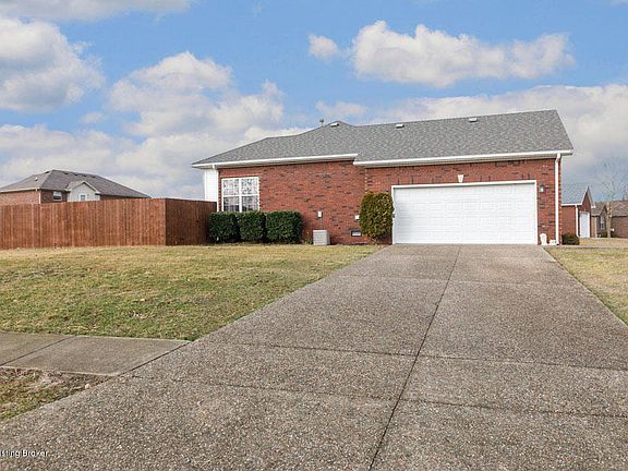 4th image of 412 Fairway Dr