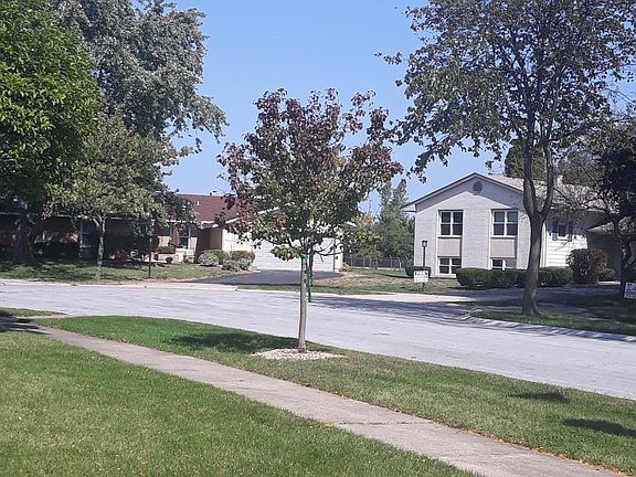 Cul de Sac location. Property for rent is the 2 level home on the right.