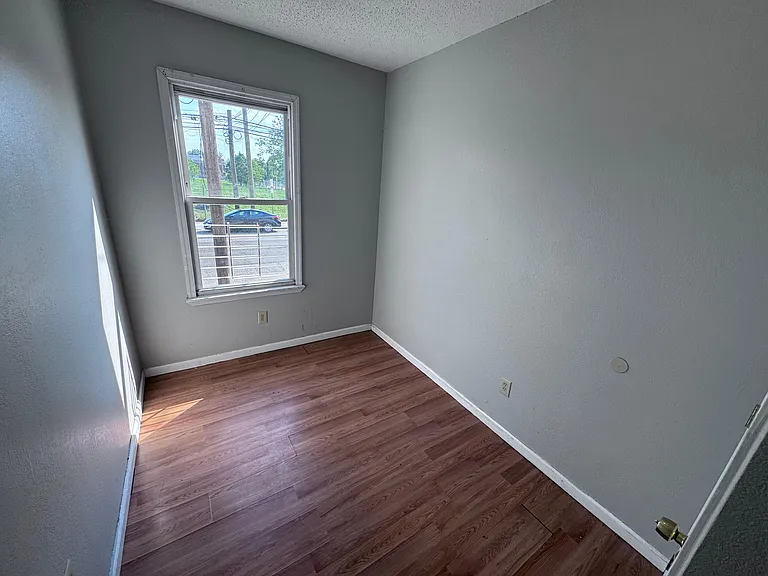 457 Hawthorne Ave #G2 — Photo 2