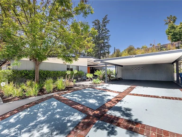 15626 Royal Ridge Rd — Photo 2