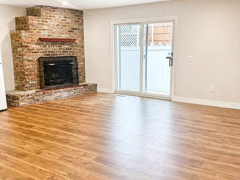 10 Pershing Ave — Photo 4