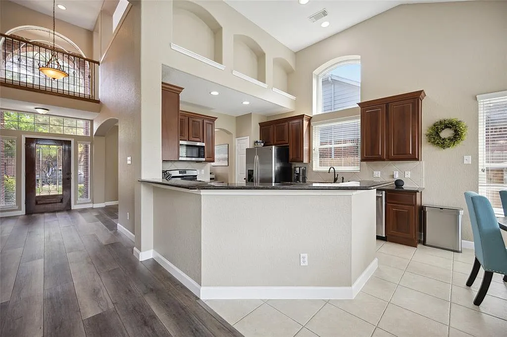 3 bed, 2.5 bath, 2277 sqft, $2,500 — Photo 3