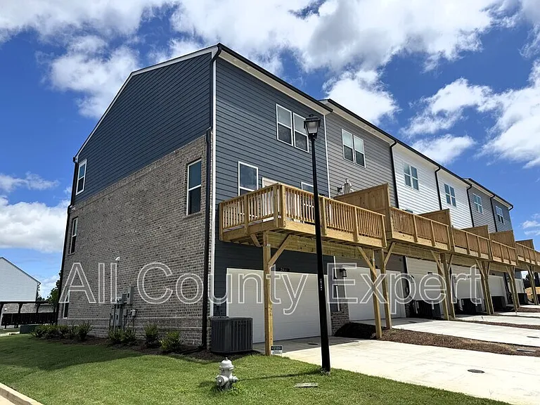 2817 Beacon Bend Xing — Photo 3