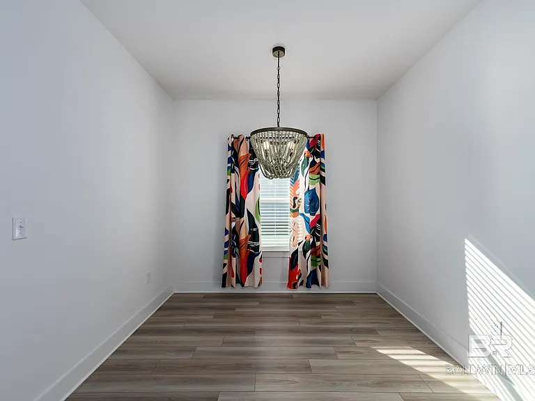 231 Bronze St — Photo 46