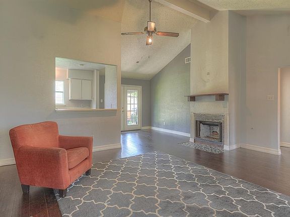 5th image of 1114 Oxford Dr