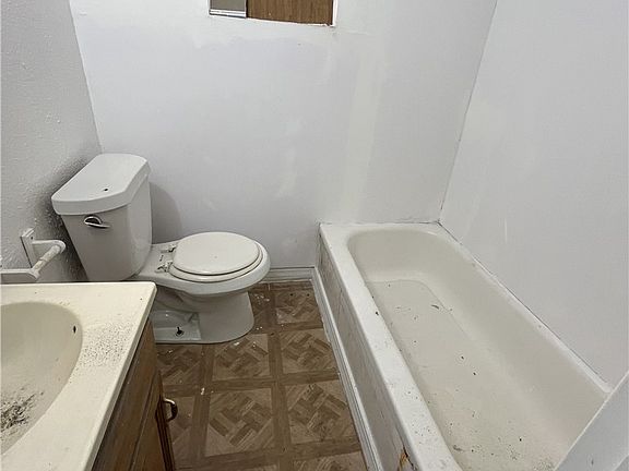 5th image of 535 E Washington St