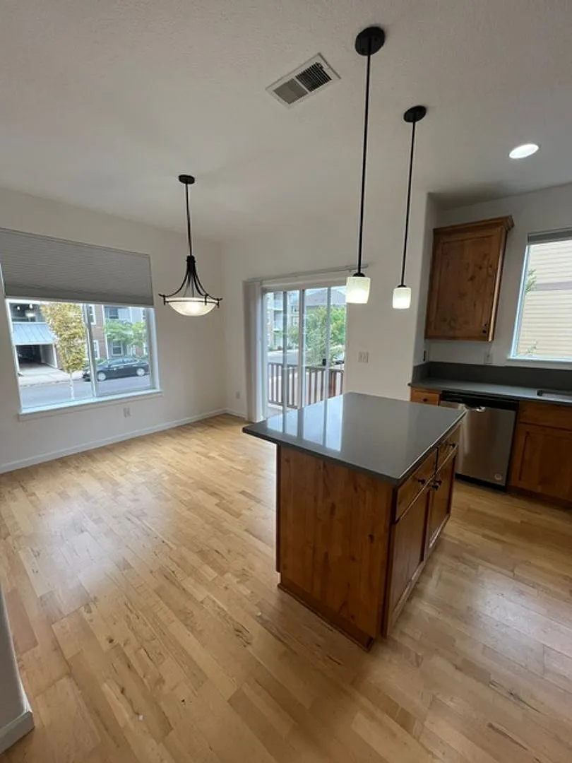 Craftsman Style Townhouse - 3 bedroom, 2.5 bath w/ Bonus Room - Attached Double Garage — Photo 4