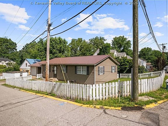 3rd image of 2600 Daniels Ave