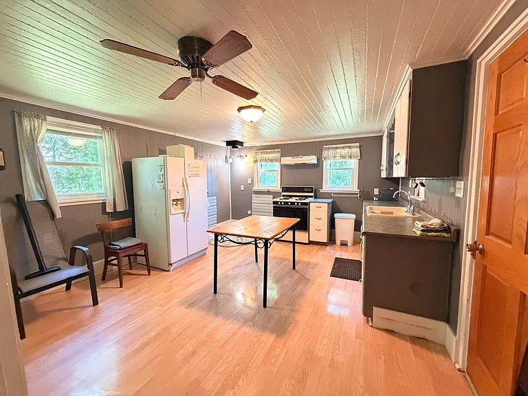 311 Hansen Ave — Photo 4