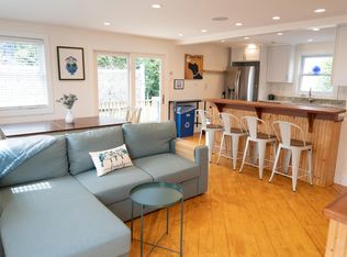 19 Renear St ROOM 2, Vineyard Haven, MA 02568