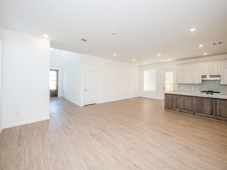 27035 Flower Isle Ln — Photo 5