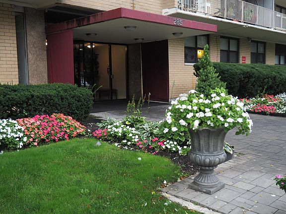 5th image of 285 Aycrigg Ave APT 18F