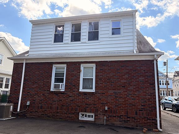 4th image of 52 Trimble Ave #1