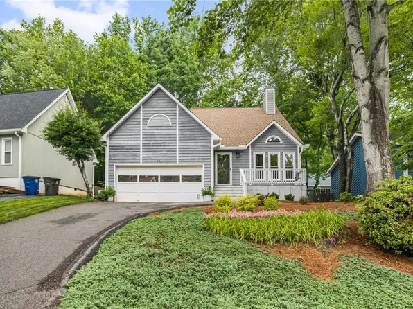 64 Carrisbrooke Ln, Winston Salem, NC 27104