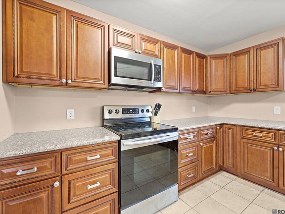 5th image of 420 W Live Oak St