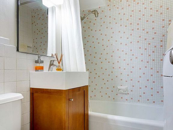 5th image of 225 E 36th St APT 11C