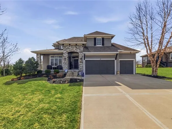 7026 Belmont Dr, Shawnee, KS 66226