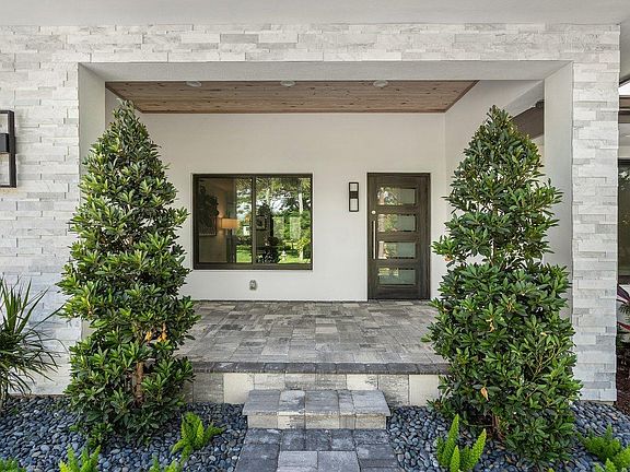 4th image of 515 NW 1st Ave
