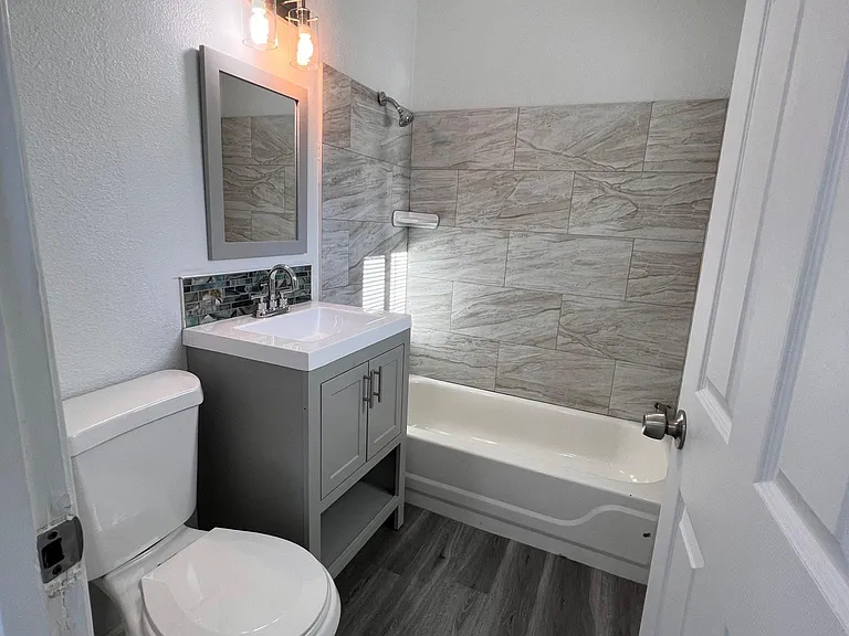 153 4th St #7 — Photo 8