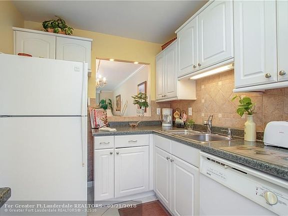5th image of 400 SE 10th St APT 107