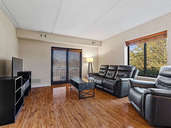 3rd image of 5703 S Cass Ave APT 206