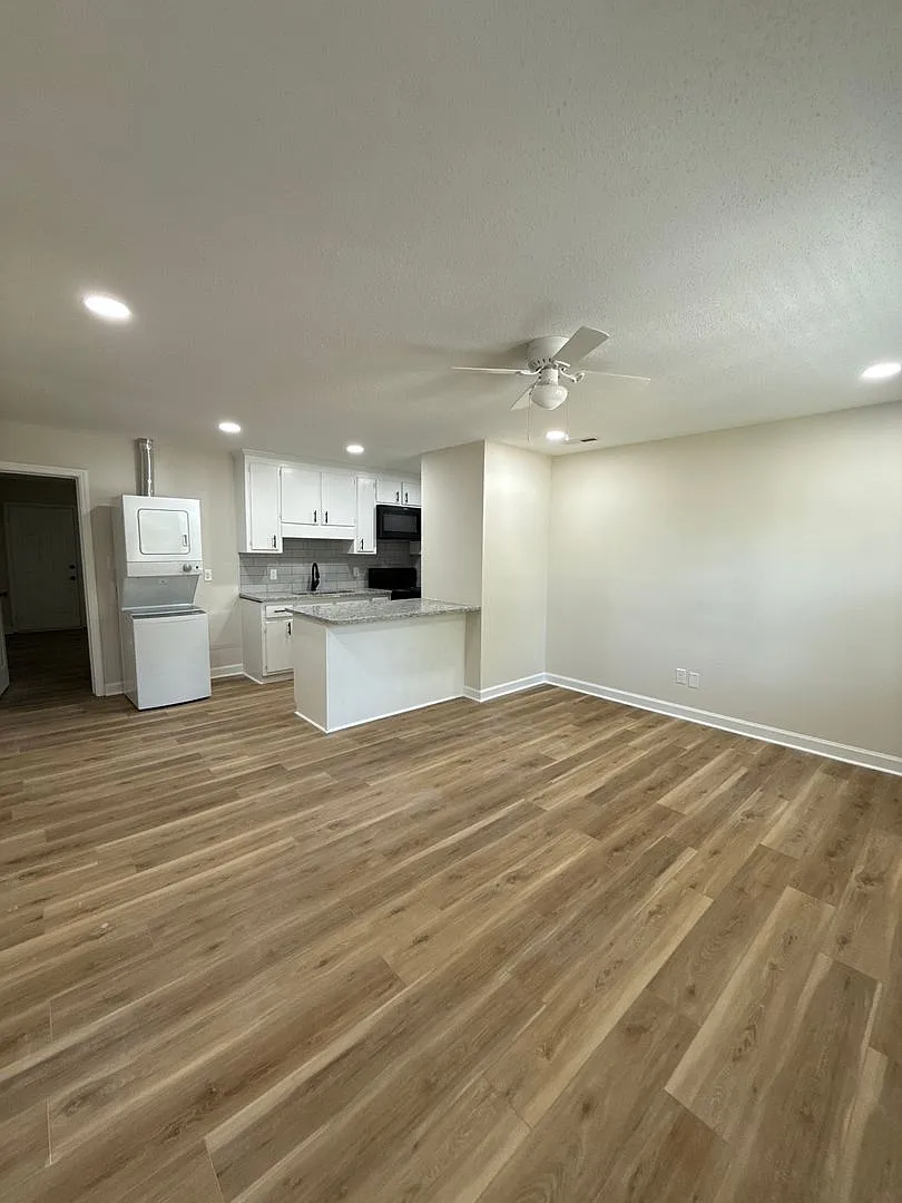 1503 Tilghman — Photo 2
